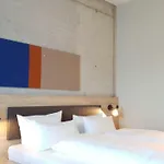 Sandburg Hotel