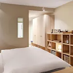 Hotel Sandburg