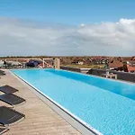 Sandburg Hotel