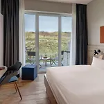 Sandburg Hotel *